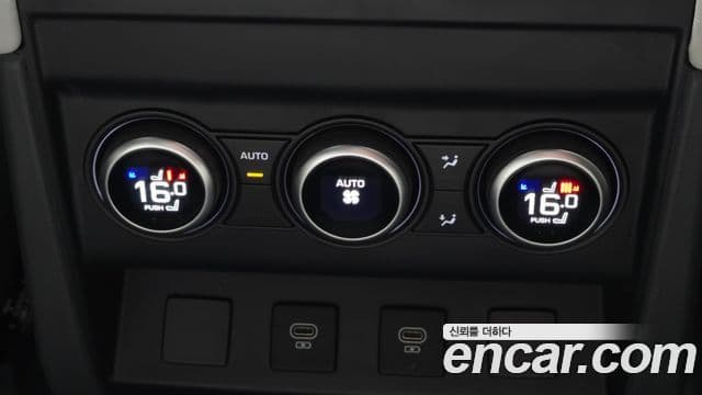 Land Rover Defender 2025 — Photo 15/33