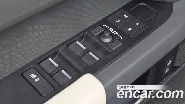 Land Rover Defender 2025 — Photo 22/33