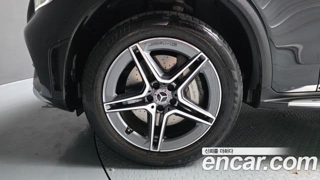 Mercedes-Benz GLC-Class 2021 — Photo 9/32