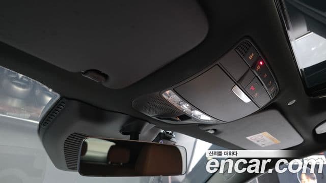 Mercedes-Benz GLC-Class 2021 — Photo 17/32