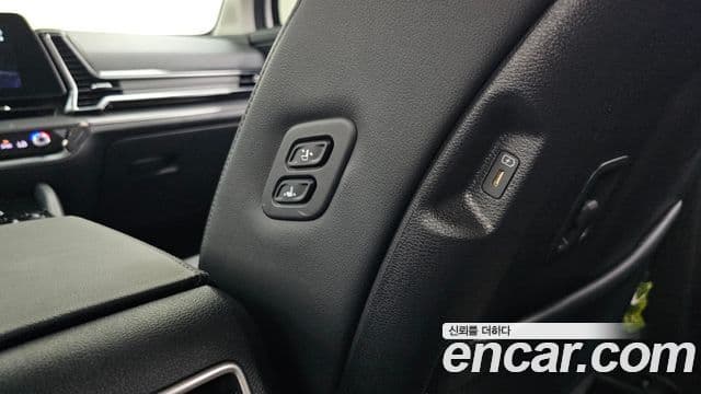 Kia Sportage 2023 — Photo 3/36