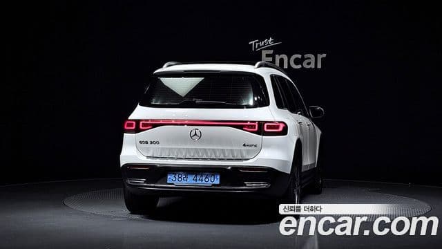 Mercedes-Benz EQB 2024 — ფოტო 8/20