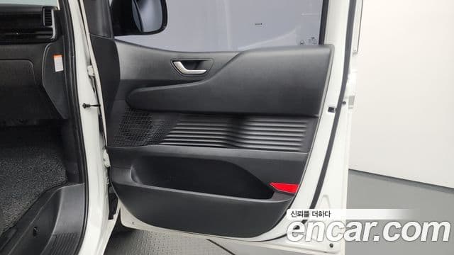 Hyundai Staria 2026 — Photo 17/33