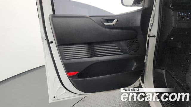Hyundai Staria 2026 — Photo 6/33