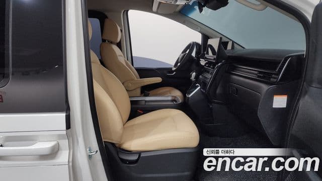 Hyundai Staria 2026 — Photo 5/33