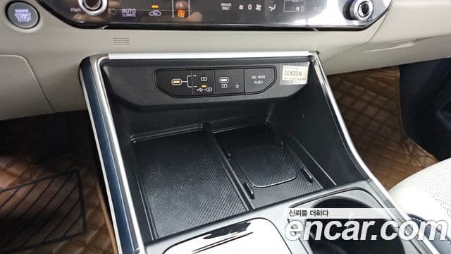 Kia Carnival 2024 — Фото 19/20