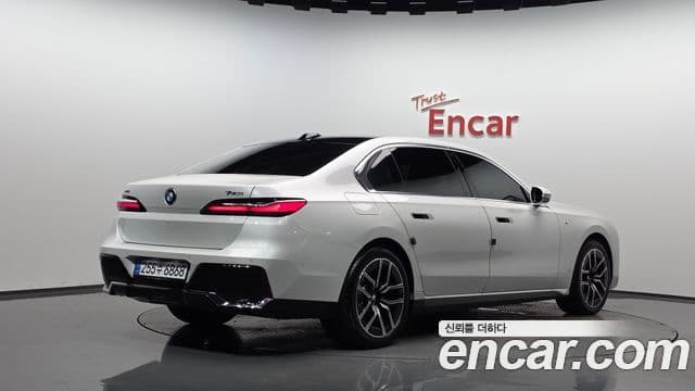 BMW 7 Series 2024 — Photo 18/38