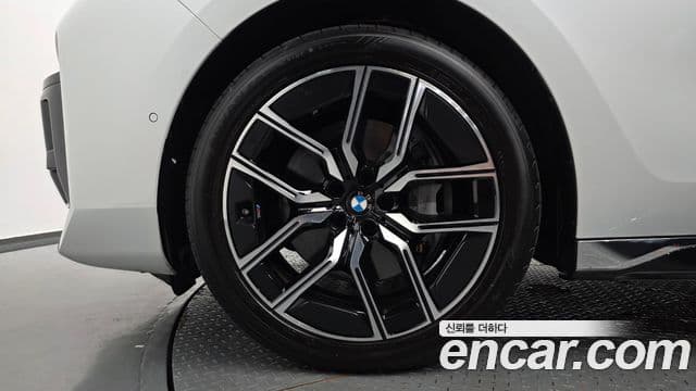 BMW 7 Series 2024 — Photo 14/38