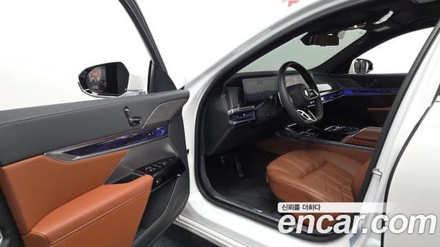 BMW 7 Series 2024 — Photo 28/38