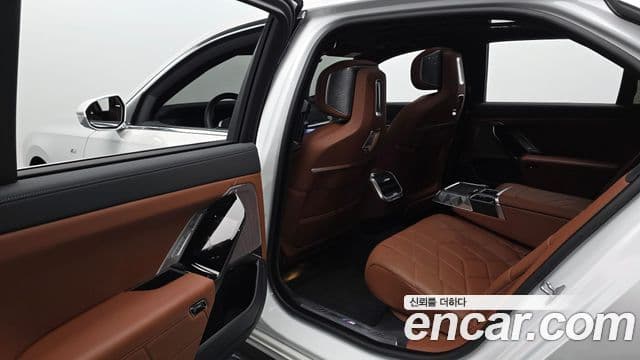 BMW 7 Series 2024 — Photo 8/38