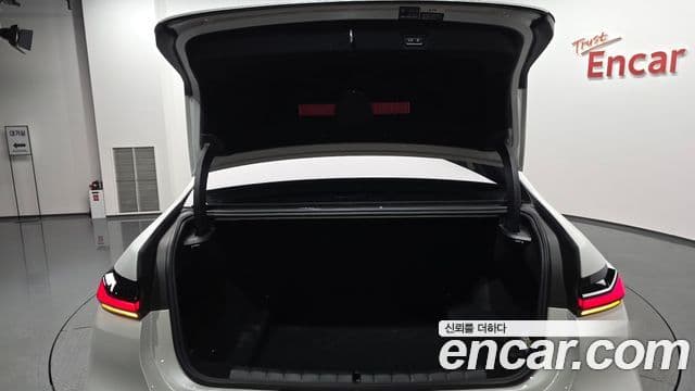 BMW 7 Series 2024 — Photo 29/38