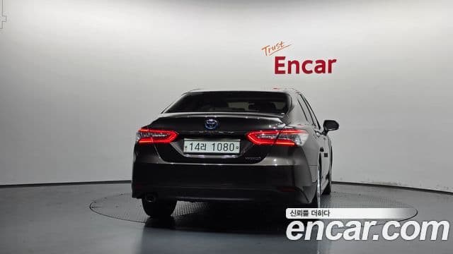 Toyota Camry 2018 — ფოტო 5/20