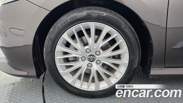 Toyota Camry 2018 — ფოტო 6/20
