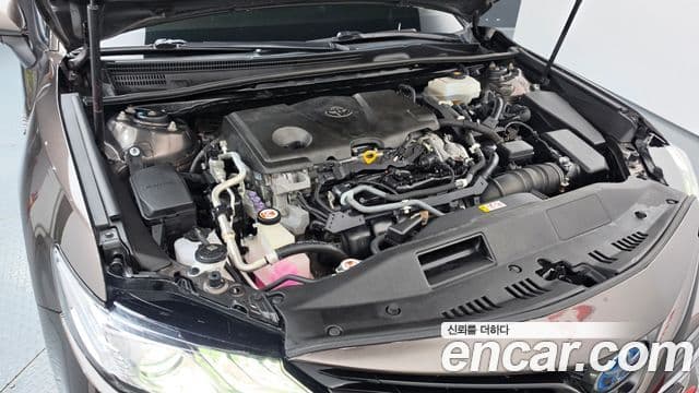 Toyota Camry 2018 — ფოტო 9/20