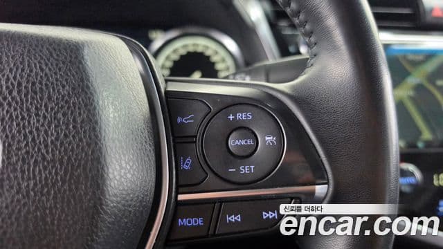 Toyota Camry 2018 — ფოტო 15/20