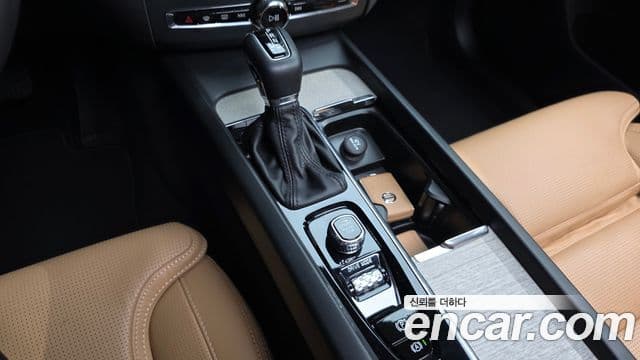 Volvo XC60 2020 — Фото 9/20