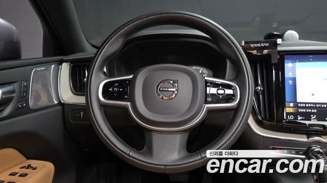 Volvo XC60 2020 — Фото 13/20