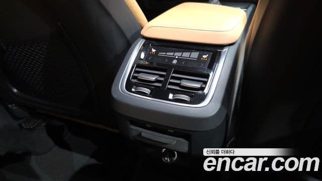 Volvo XC60 2020 — Фото 19/20