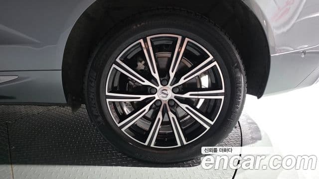Volvo XC60 2020 — Şəkil 16/36