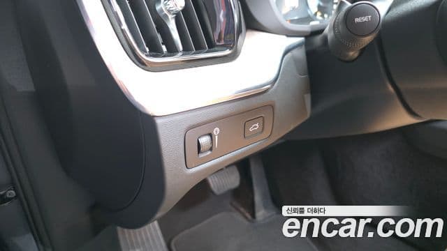 Volvo XC60 2020 — Şəkil 5/36