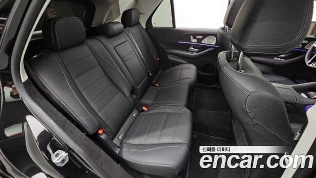 Mercedes-Benz GLE-Class 2025 — Photo 35/37