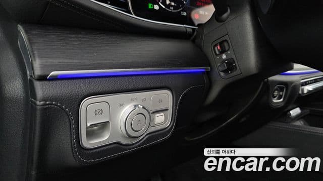 Mercedes-Benz GLE-Class 2025 — Photo 19/37