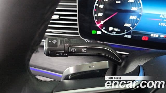 Mercedes-Benz GLE-Class 2025 — Photo 24/37