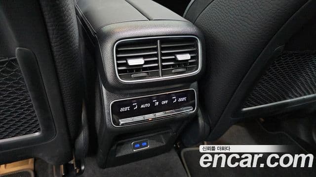 Mercedes-Benz GLE-Class 2025 — Photo 30/37
