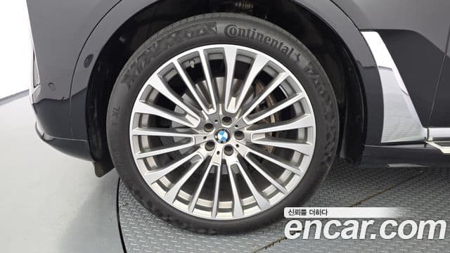 BMW X7 2023 — Photo 31/32
