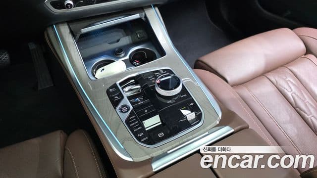 BMW X7 2023 — Photo 17/32