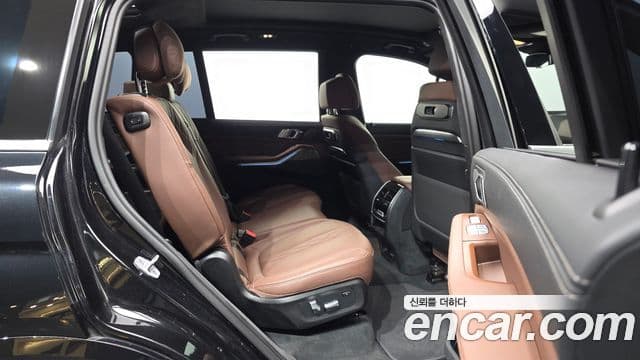 BMW X7 2023 — Photo 13/32