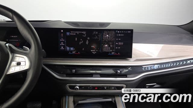 BMW X7 2023 — Photo 8/32