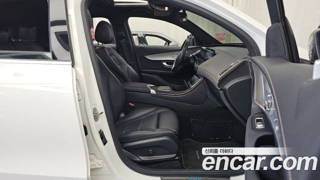 Mercedes-Benz EQC 2020 — ფოტო 27/34