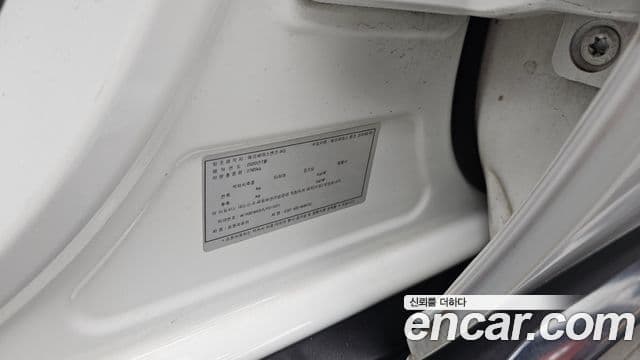 Mercedes-Benz EQC 2020 — ფოტო 1/34