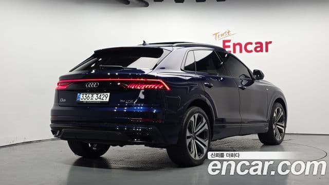 Audi Q8 2023 — Photo 2/31