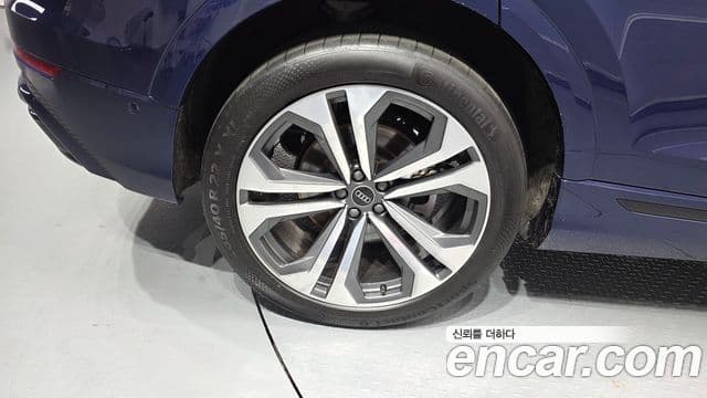 Audi Q8 2023 — Photo 12/31