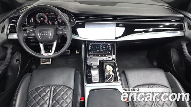 Audi Q8 2023 — Photo 19/31