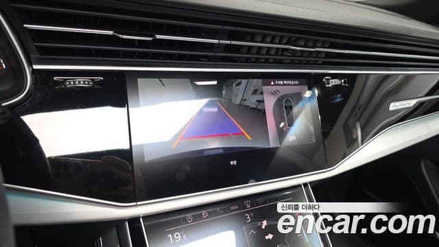 Audi Q8 2023 — Photo 16/31