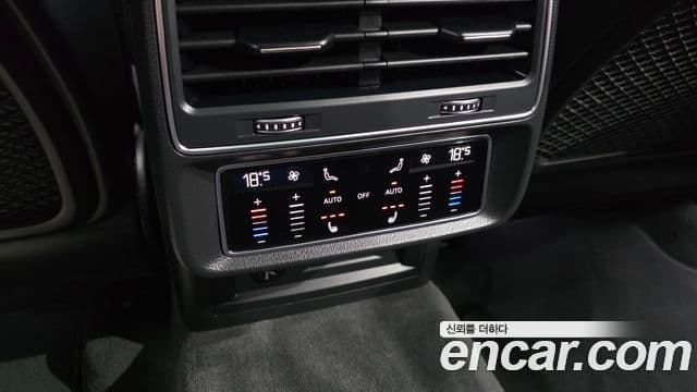 Audi Q8 2023 — Photo 20/31
