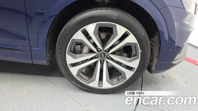 Audi Q8 2023 — Photo 27/31