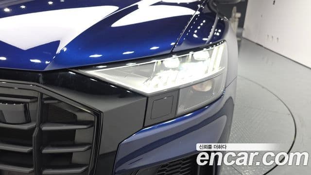 Audi Q8 2023 — Photo 10/31