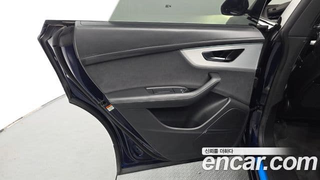 Audi Q8 2023 — Photo 11/31