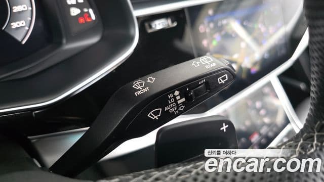 Audi Q8 2023 — Photo 8/31