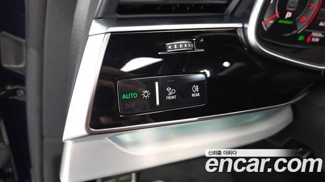 Audi Q8 2023 — Photo 21/31