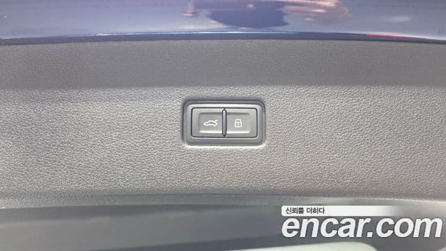 Audi Q8 2023 — Photo 9/31