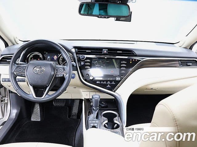 Toyota Camry 2018 — Photo 6/20