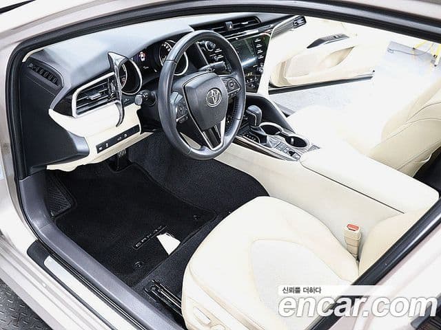Toyota Camry 2018 — Photo 4/20