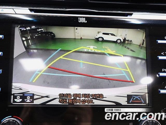 Toyota Camry 2018 — Photo 17/20