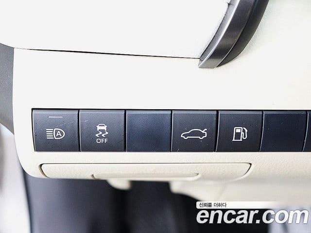 Toyota Camry 2018 — Photo 18/20