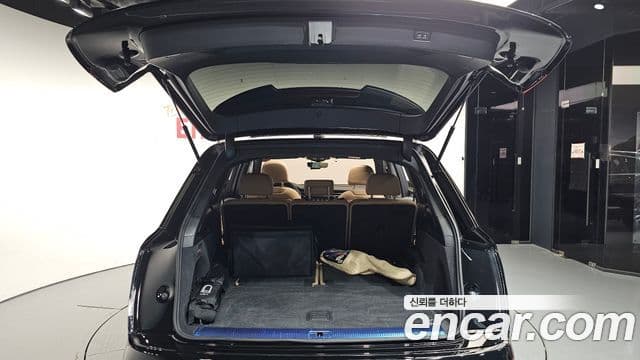 Audi Q7 2023 — ფოტო 8/20